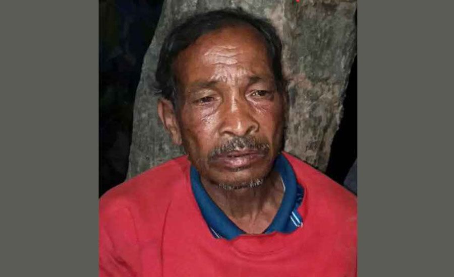 নওগাঁয় কুকুরের মাংস বিক্রির চেষ্টাকারী কসাইকে পিটুনির পর পুলিশে সোপর্দ