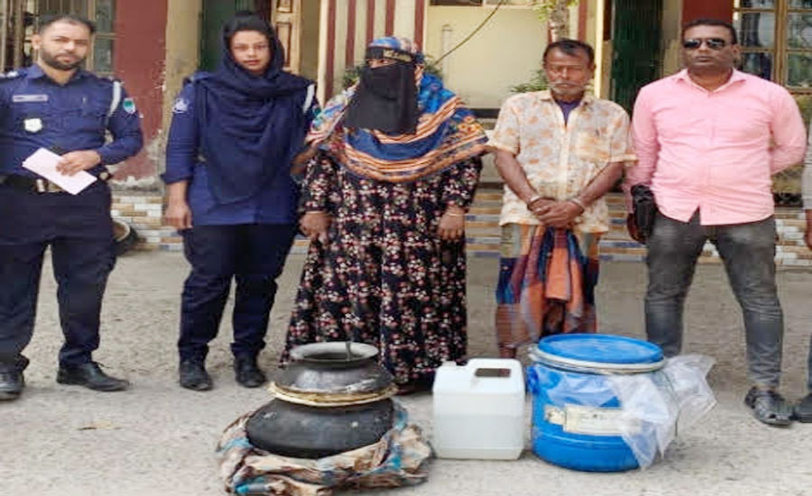 সাতক্ষীরার আশাশুনিতে চোলাই মদ ও মদ  তৈরীর সরঞ্জামসহ গ্রেফতার-২