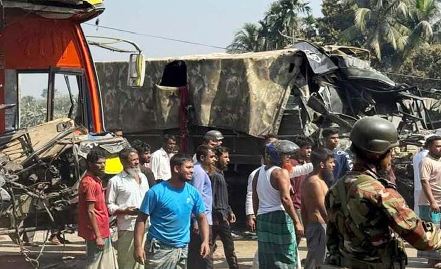 ময়মনসিংহে বাস-সেনাবাহিনীর ট্রাকের সংঘর্ষ; নিহত-৩, আহত অন্তত-১৩