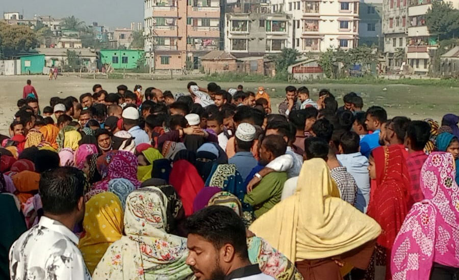 রোযার আগে রাবাব ফ্যাশনে লে-অফ ঘোষণা, কারখানা খোলার দাবিতে শ্রমিকদের অবস্থান