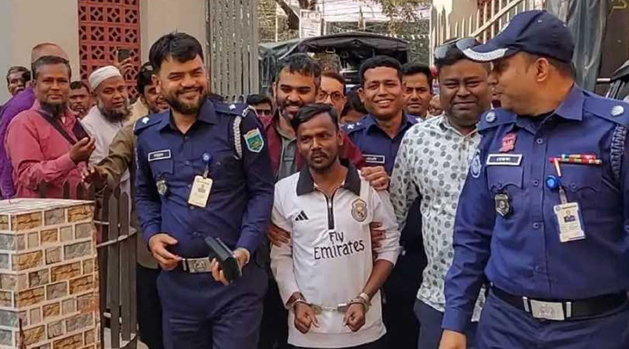 ঢাকা-রংপুর মহাসড়ক থেকে হিরো আলম গ্রেফতার