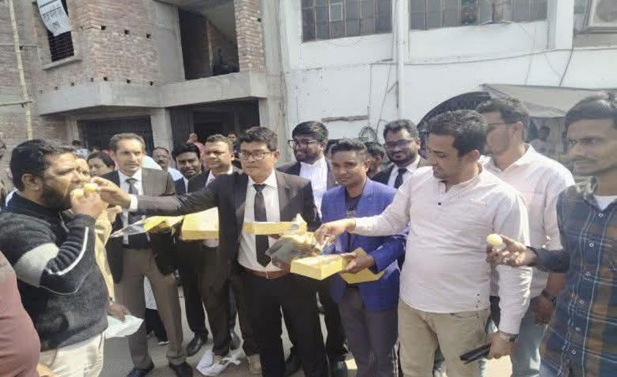 যশোরে অনিন্দ্য ইসলাম অমিত প্রতিমন্ত্রী হওয়ায় আইনজীবী ফোরামের মিষ্টি বিতরণ