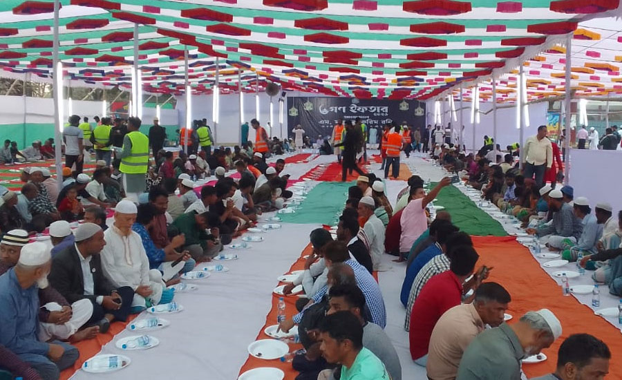 গাজীপুরে রমজানের শুরুতে এম মঞ্জুরুল করিম রনির গন ইফতারের আয়োজন 