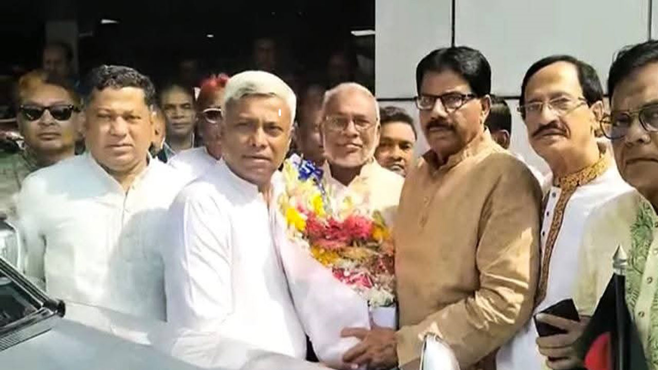 যশোরে ফিরে  ভালবাসায় সিক্ত প্রতিমন্ত্রী অনিন্দ্য ইসলাম অমিত 
