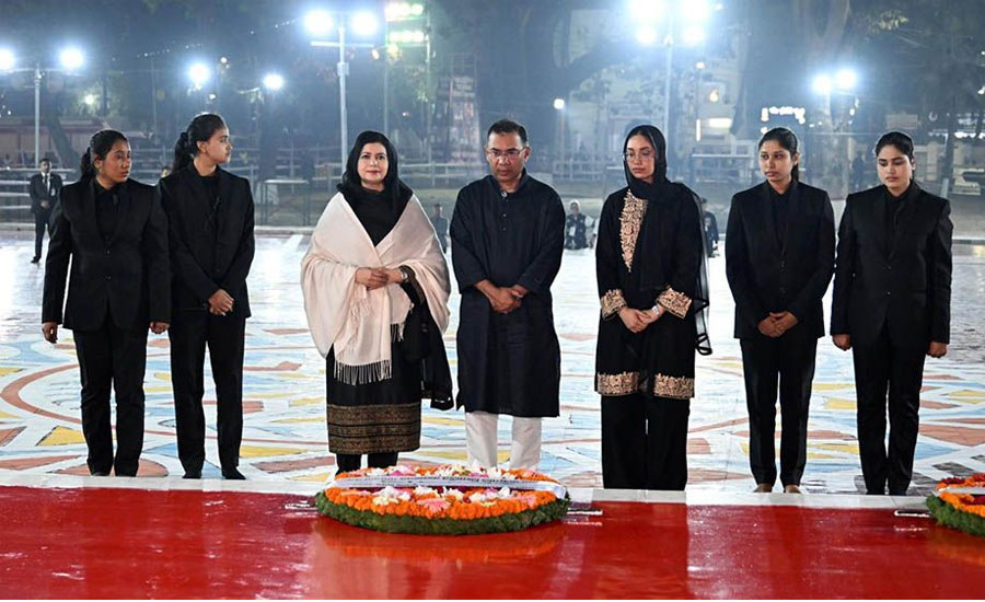 শহীদ রাষ্ট্রপতি জিয়াউর রহমান-খালেদা জিয়ার পরিবারের পক্ষ থেকে শ্রদ্ধা নিবেদন