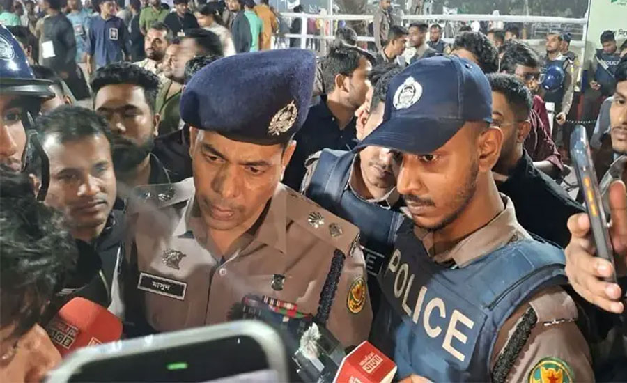 শহীদ মিনারে আইফোনসহ ১২ মোবাইল চুরি