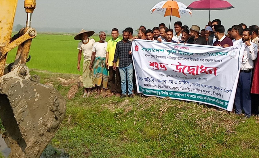 সীতারামী খাল পুনঃখনন কাজের শুভ উদ্বোধন করেন এম এ মালিক
