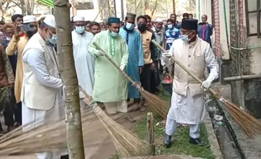 এমপি গাজী নজরুল ইসলামের হাতে ঝাড়ু, পরিষ্কার পরিচ্ছন্নতা অভিযান শুরু 