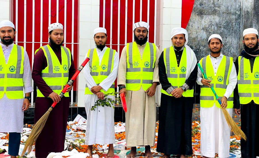 পিরোজপুর কেন্দ্রীয় শহীদ মিনারে পরিচ্ছন্নতা কার্যক্রম পরিচালনা করল ইসলামী ছাত্র আন্দোলন