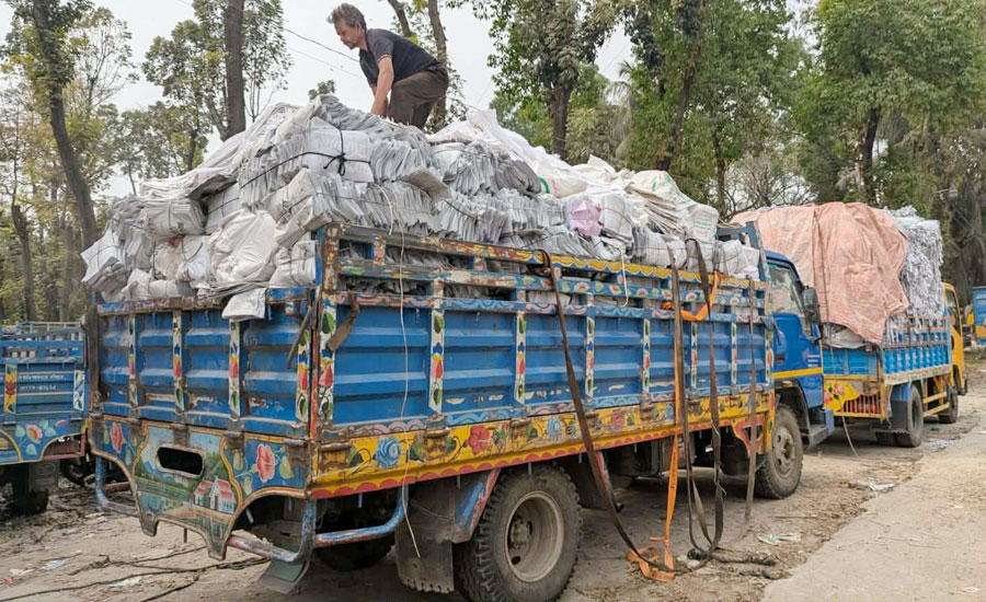 সোনারগাঁয়ে অবৈধ ছাপাখানায় অভিযান, ২০ লাখ টাকার গাইড বই জব্দ