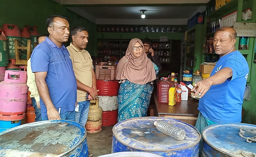 বাঙ্গালহালিয়াতে ২ দোকানে ভ্রাম্যমাণ আদালতে ভোক্তা অধিকারের জরিমানা