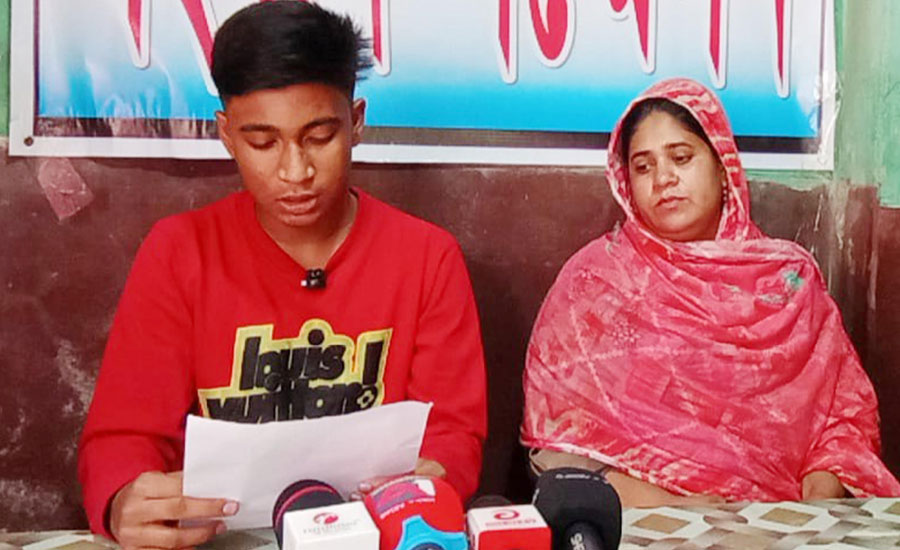 গলাচিপায় দাদা-দাদীর বিরুদ্ধে পিতৃহীন অসহায় নাতীর সংবাদ সম্মেলন 