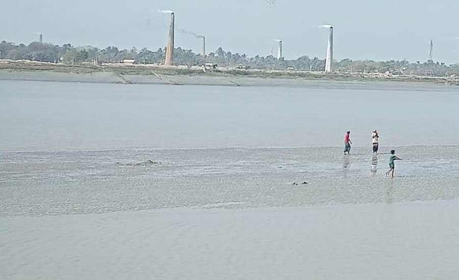 সাতক্ষীরার হাড় দ্দা সীমান্তে  বিএসএফ গুলিতে বাংলাদেশের বাকপ্রতিবন্ধী গুলিবিদ্ধ 