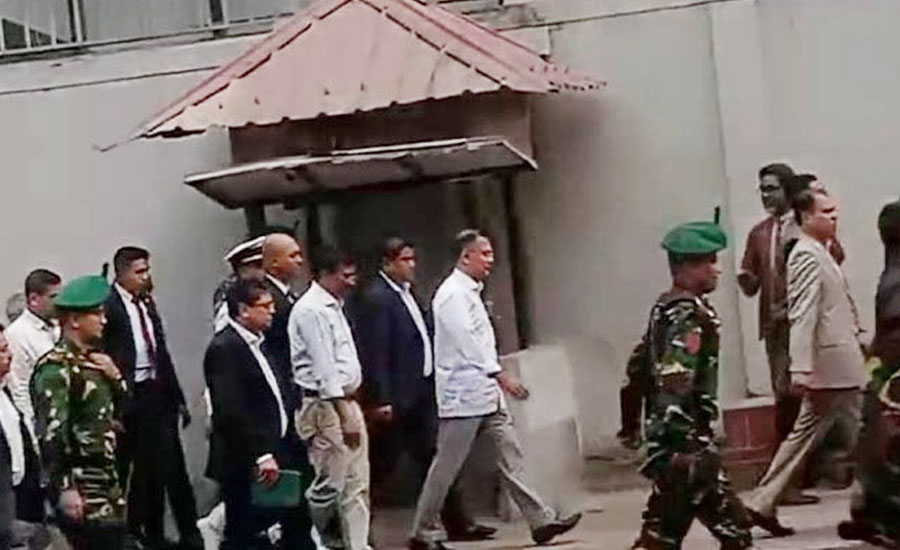 সচিবালয় থেকে হেঁটে ওসমানী মিলনায়তনে গেলেন প্রধানমন্ত্রী
