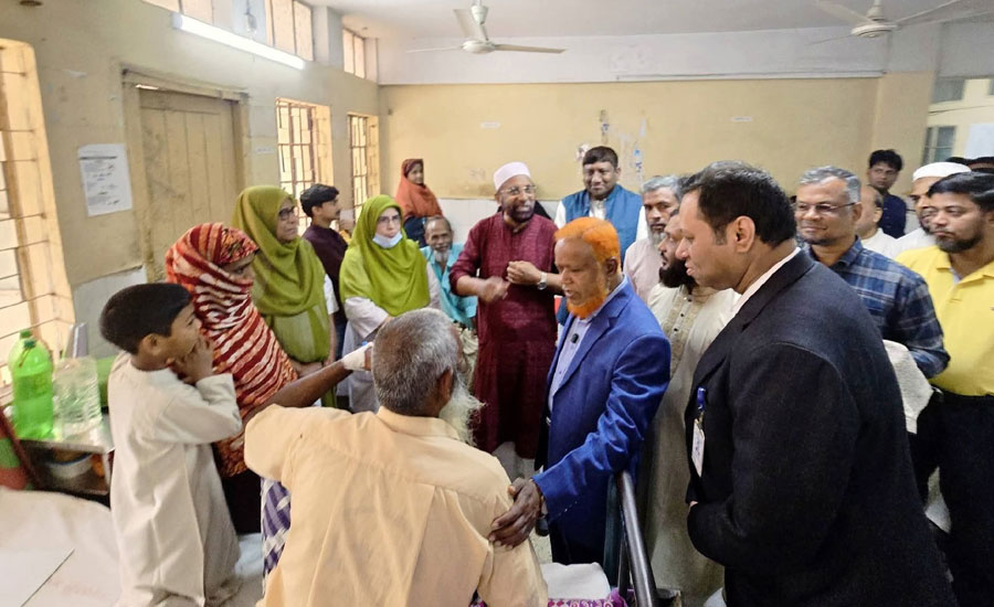 চাঁপাইনবাবগঞ্জে সদর হাসপাতাল পরিদর্শণ করলেন এমপি বুলবুল