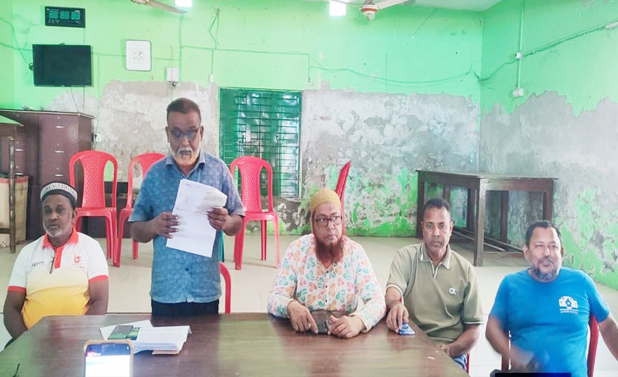 পাইকগাছা পৌরসভায় নোনা পানি উত্তোলন বন্ধে সংবাদ সম্মেলন