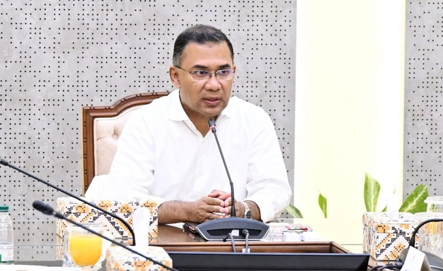 বিমানবন্দরে আটকে পড়া যাত্রীদের খোঁজ নিলেন প্রধানমন্ত্রী তারেক রহমান