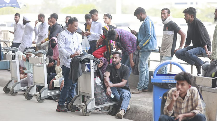 ঢাকা থেকে মধ্যপ্রাচ্যগামী ৫৪ ফ্লাইট বাতিল