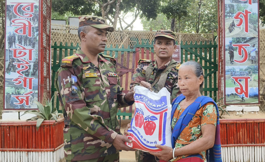 পবিত্র রমজানে দীঘিনালা জোনের উদ্যোগ: মাদ্রাসা ও গরিবদের মাঝে নিত্যপণ্যের বিতরণ