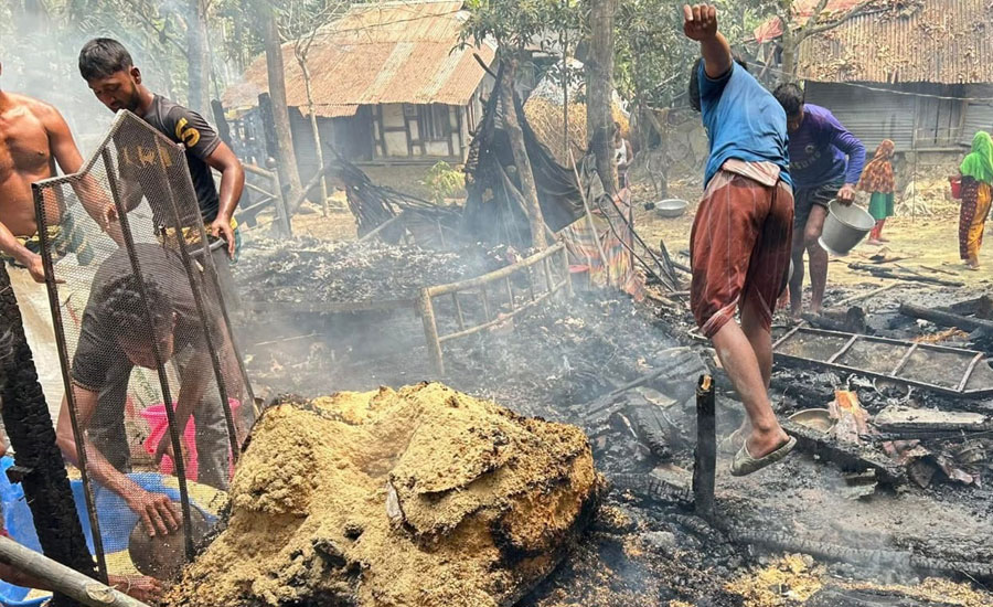 রাঙ্গাবালীতে বৈদ্যুতিক শর্ট সার্কিটে আগুন: পুড়ে ছাই দুটি বসতঘর ‎