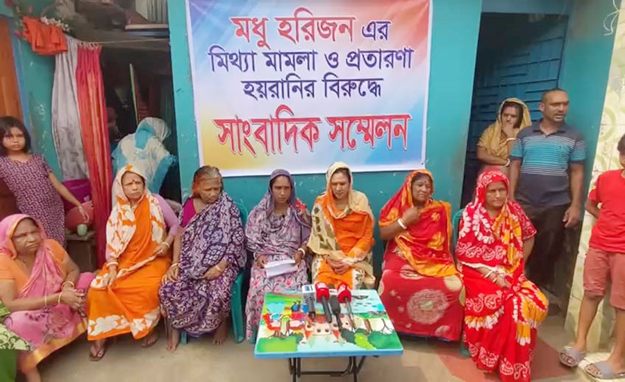 কিশোরগঞ্জে হরিজন পল্লীতে সংবাদ সম্মেলন