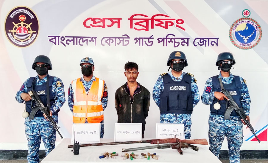 সুন্দরবন থেকে অস্ত্র-গুলিসহ বনদস্যু বড় জাহাঙ্গীর বাহিনীর সদস্য আটক