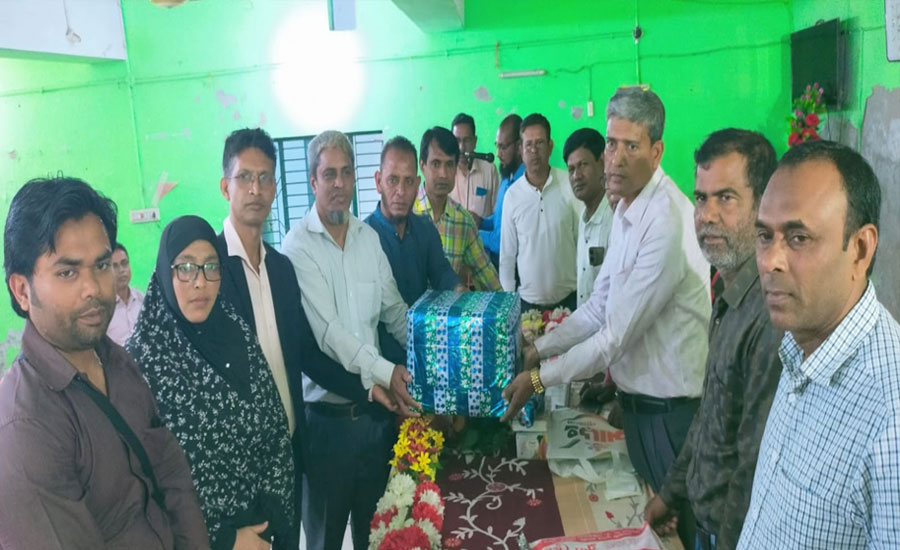 পাইকগাছা উপজেলা শিক্ষা অফিসার বিদ্যুৎ রঞ্জন সাহা'র অবসর জনিত বিদায় সংবর্ধনা 