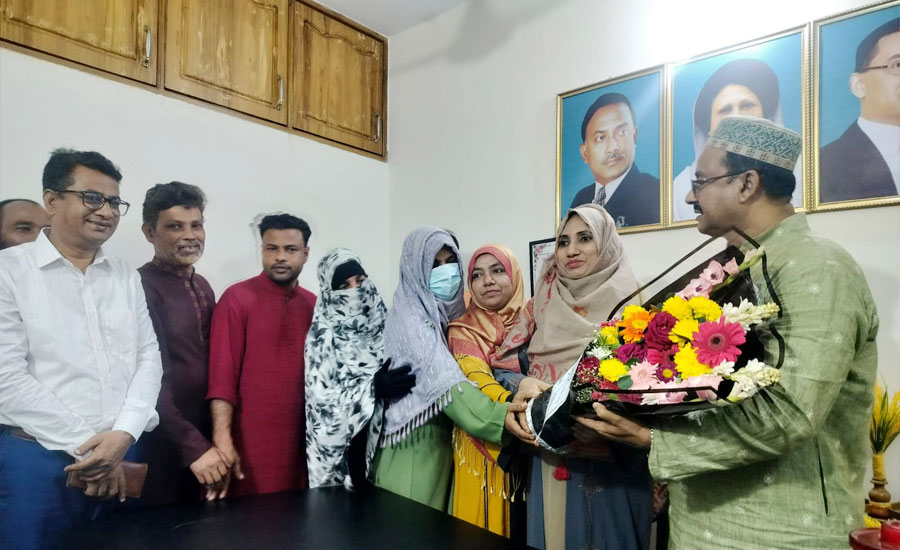 ভালুকা মডেল গার্লস কলেজ শিক্ষকদের শুভেচ্ছায় সিক্ত এমপি ফখরুদ্দিন আহমেদ বাচ্চু