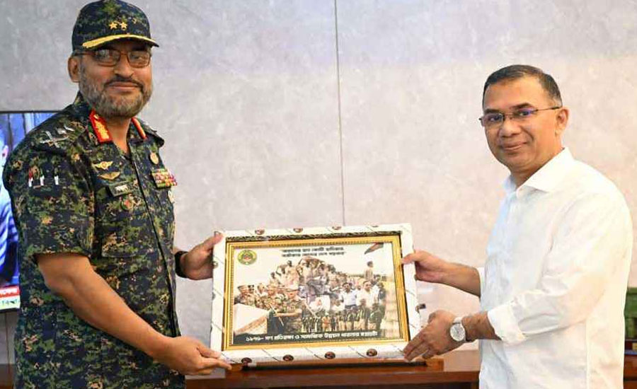 প্রধানমন্ত্রীর সঙ্গে আনসার ও ভিডিপি মহাপরিচালকের সাক্ষাৎ