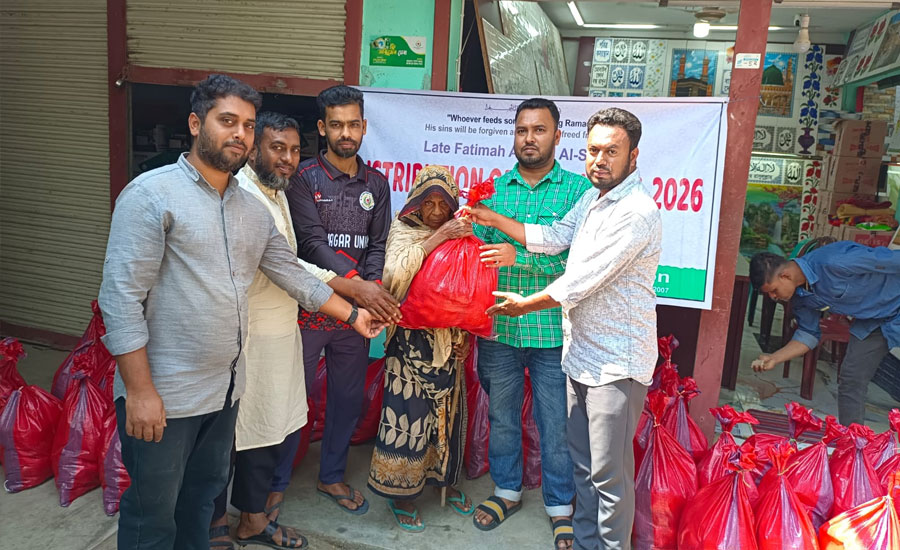 শ্যামনগরে নূরনগর মানবতার কল্যাণ ফাউন্ডেশনের উদ্যোগে ৫০ পরিবারে ইফতার সামগ্রী বিতরণ