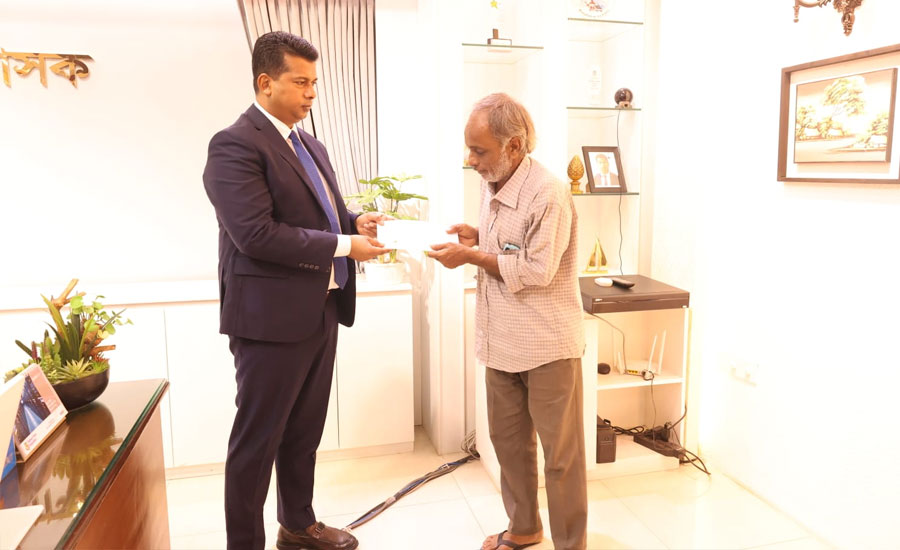 অসহায়দের আস্থার ঠিকানা চট্টগ্রামের জেলা প্রশাসক 