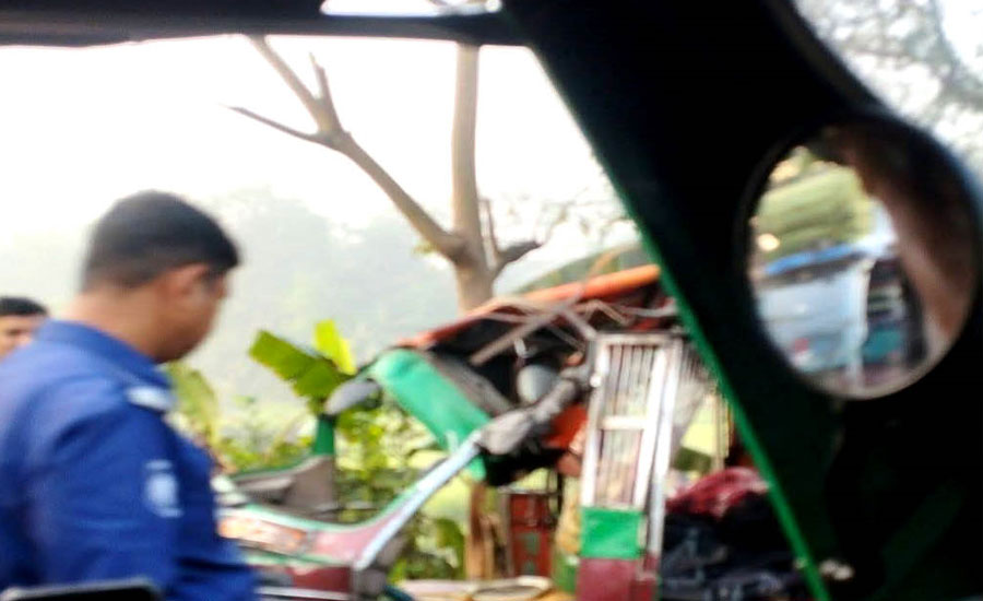 কালীগঞ্জে সড়ক দূর্ঘটনায় নিহত ১ ও আহত ৪ জন