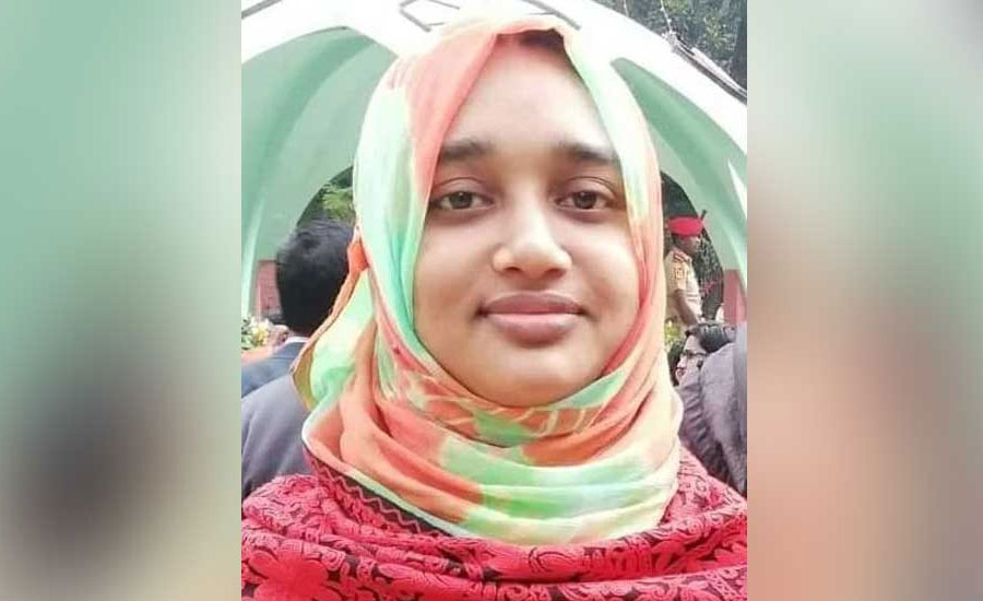 অন্য বিভাগে বদলি করায় বিশ্ববিদ্যালয় শিক্ষিকার গলা কাটলেন কর্মচারী