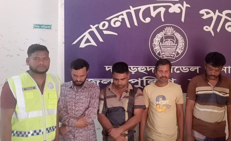 দামুড়হুদা মডেল থানার অভিযানে ২০ পিস ইয়াবাসহ চার মাদকসেবী গ্রেফতার 