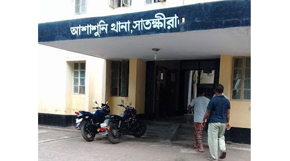 সাতক্ষীরার আশাশুনি উপজেলা এসিল্যান্ডের বিরুদ্ধে স্ত্রী নির্যাতন ও যৌতুক আইনে মামলা