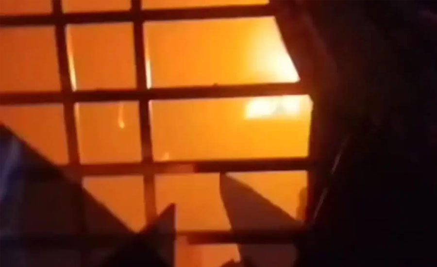 টঙ্গীর মা ছফুরেন্নেছা মার্কেটে আগুন, পুড়ে গেছে ১২–১৫টি দোকান