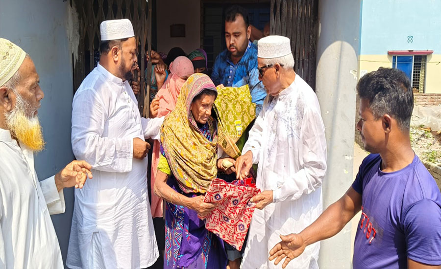 আলফাডাঙ্গায় আমেরিকা  প্রবাসী পরিবারের উদ্যোগে ঈদ উপহার বিতরণ