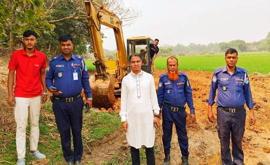 কাপাসিয়ায় অবৈধভাবে মাটি উত্তোলন: ভ্রাম্যমাণ আদালতের লাখ টাকা জরিমানা ও এসকেভেটর আটক