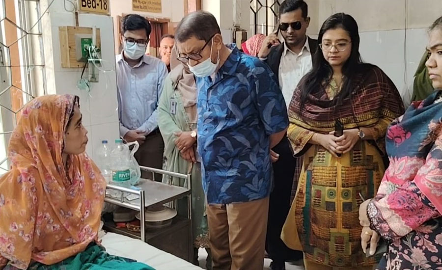 কালীগঞ্জ স্বাস্থ্য কমপ্লেক্সে স্বাস্থ্যমন্ত্রীর আকস্মিক পরিদর্শন: অনুপস্থিতি ও নানা অনিয়ম ধরা পড়ল