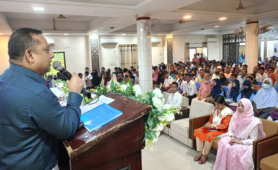 সিরাজগঞ্জে কৃতি শিক্ষার্থীদের মাঝে ২৯ লাখ টাকার শিক্ষা বৃত্তির চেক বিতরণ