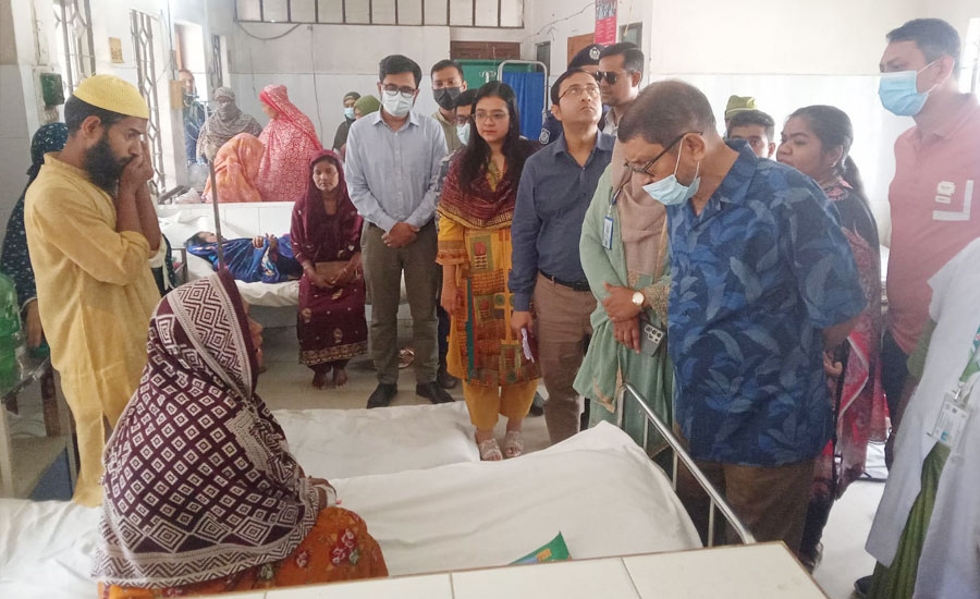 কালীগঞ্জ উপজেলা স্বাস্থ্য কমপ্লেক্সে স্বাস্থ্যমন্ত্রীর আকস্মিক পরিদর্শন