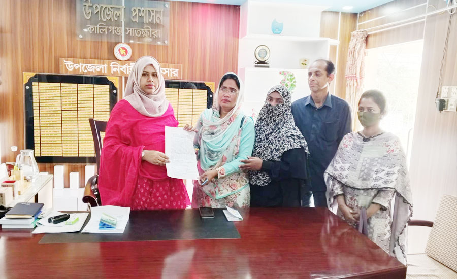 সাতক্ষীরায় শিক্ষককে হয়রানির প্রতিবাদ সভা ও স্মারকলিপি পেশ