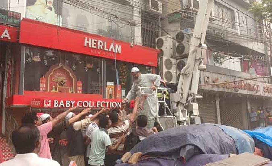 মিরপুরে বহুতল বাণিজ্যিক ভবনে আগুন