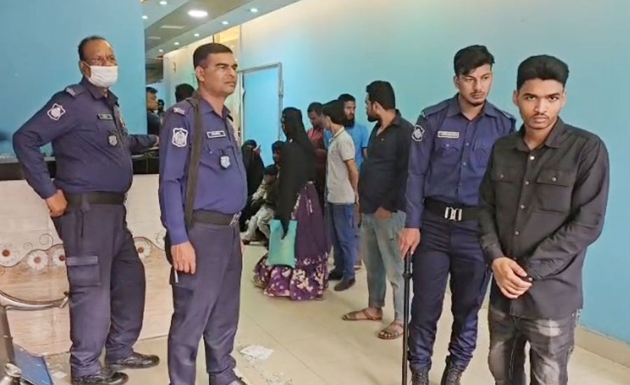শ্রীপুরে প্রসূতির মৃত্যুকে কেন্দ্র করে হাসপাতাল ভাঙচুর, লাইফ কেয়ার সিলগালা