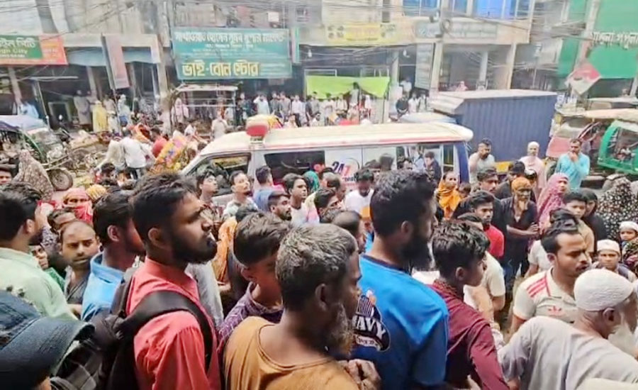 শ্রীপুরে প্রসূতির মৃত্যুকে কেন্দ্র করে হাসপাতাল ভাঙচুর, লাইফ কেয়ার সিলগালা