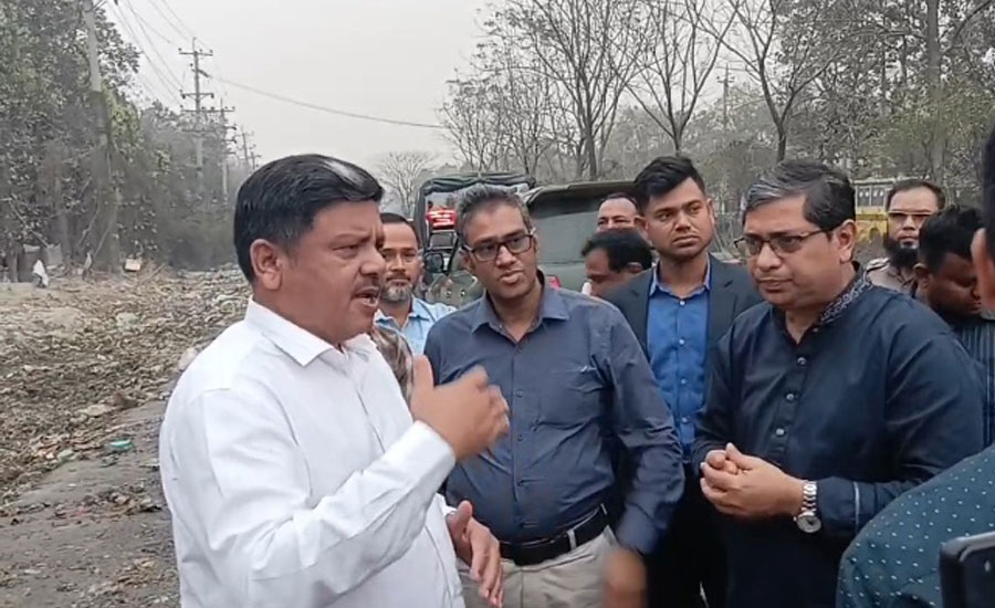 প্রধানমন্ত্রীর নির্দেশে গাজীপুরে মহাসড়কের পাশের ময়লার স্তুপ পরিদর্শনে প্রতিমন্ত্রী