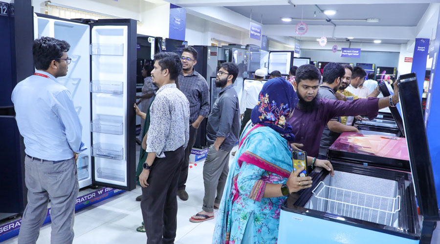 ঈদ কেনাকাটায় ফ্রিজ বিক্রিতে উচ্ছ্বাস, ক্রেতার পছন্দে ওয়ালটনের আধিপত্য