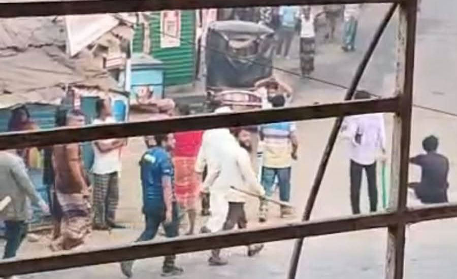 নেসলে কারখানার সামনে শ্রমিক সরবরাহ নিয়ে বিএনপির দুই গ্রুপের সংঘর্ষ