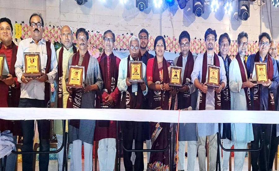 দুর্গাপুরে সম্মাননা পেলেন ৭ গুণীজন 