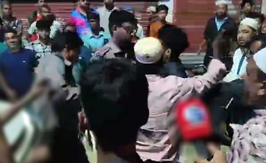 বেপরোয়া অটোরিকশার গতিরোধ করায় পুলিশকে চালকের থাপ্পড়